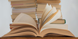 Abschlussarbeiten Aufgeschlagenes Buch